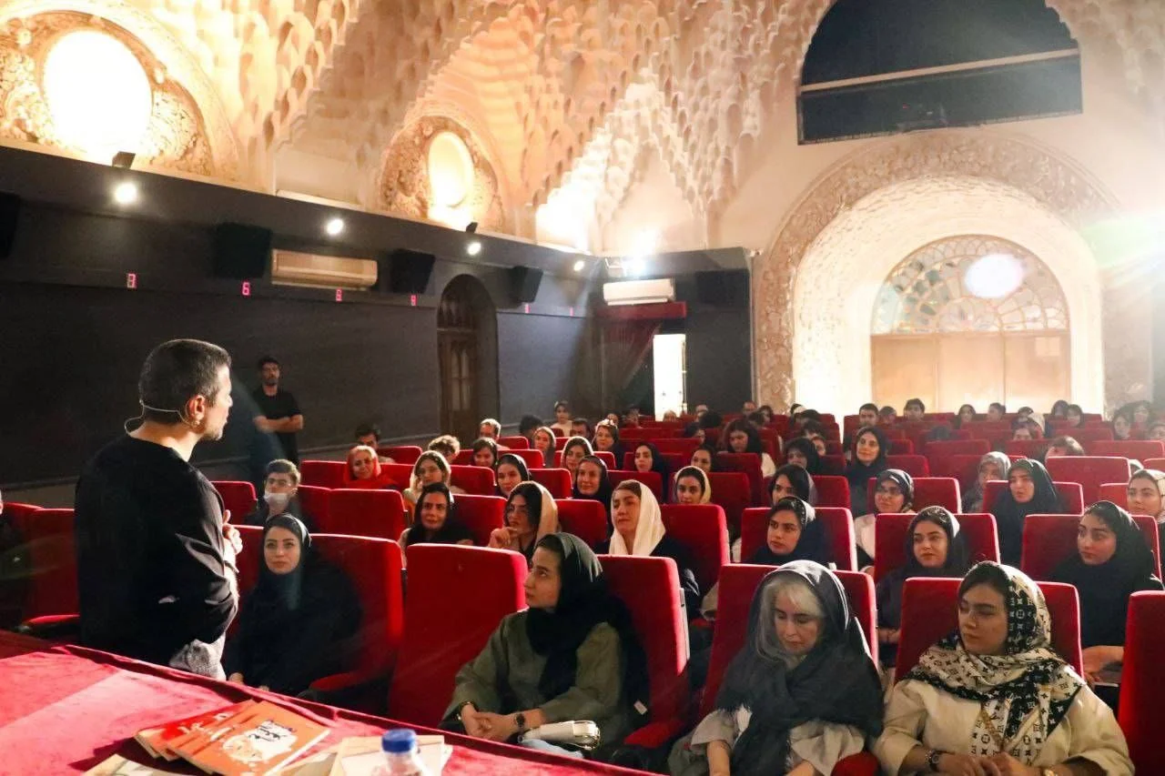 کارگاه شعر «شب‌های پروانه‌ای» با حضور دکتر ناصر پروانی