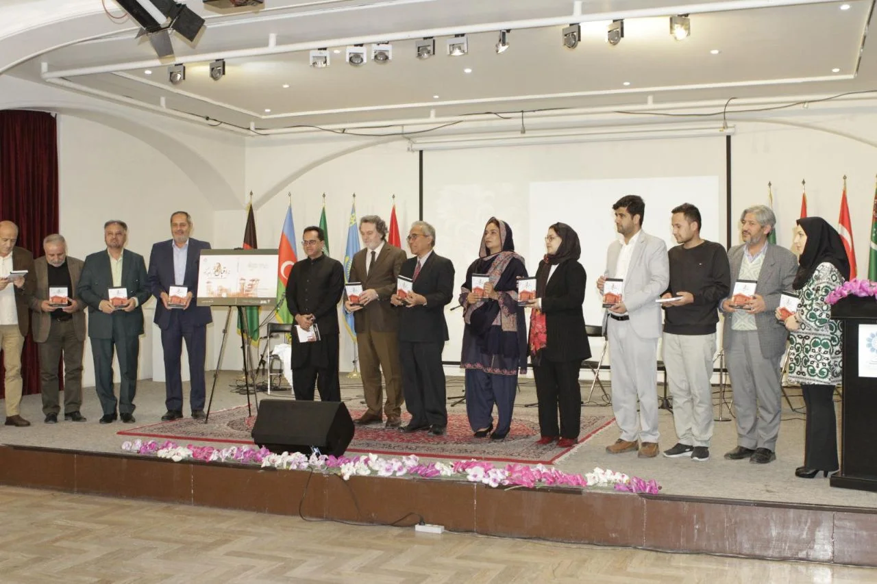 کتاب رقایم اقبال به عطیه بیگم در نشست دیپلماسی اقبال